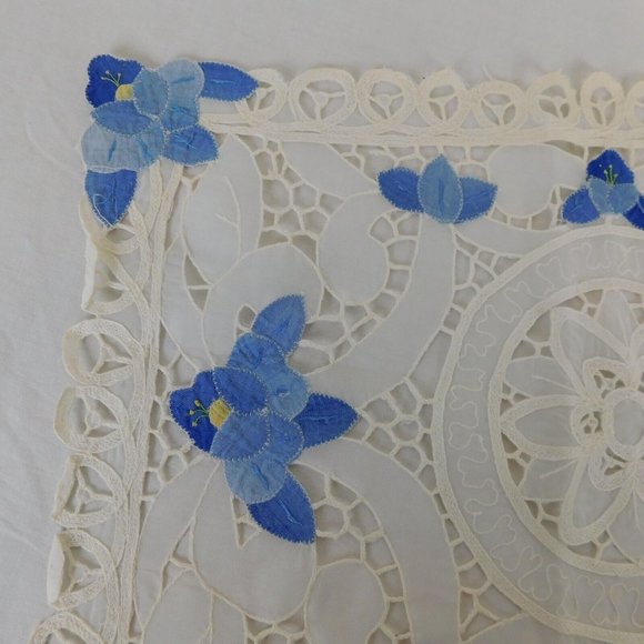 Fabric Placemat Floral Applique Blue White Lace 16.5"x11" SINGLE Vintage FLAW - Picture 3 of 10